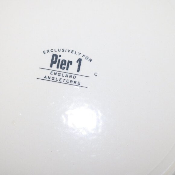 Pier 1 MacIntosh dinner plates 10 inches across lot of 2 beautiful condition - Picture 4 of 4